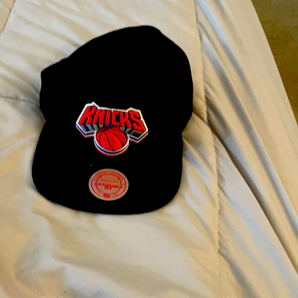 Snap back hat